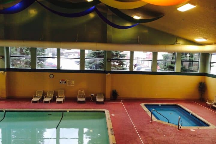 Pool 33 of 64