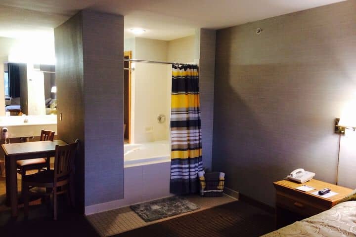 Room 16 of 64